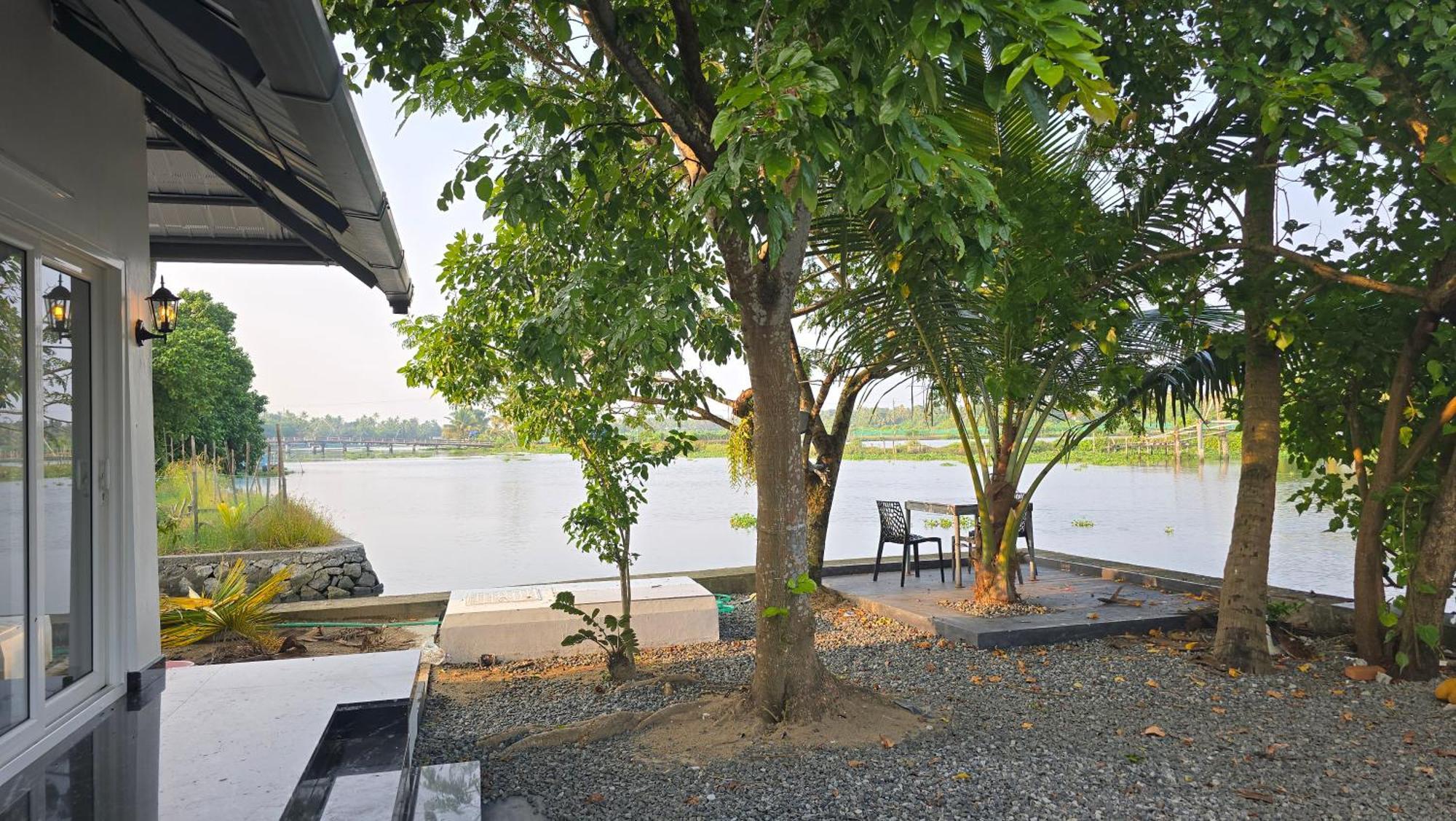 Pradeep'S Backwater Villa Kochi Exterior photo
